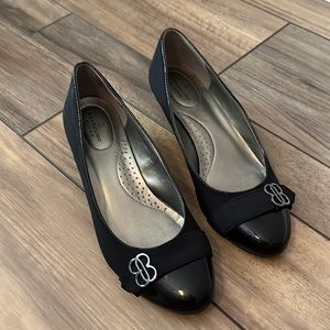 Bandolino B-Flexible Black wedges size 8.5